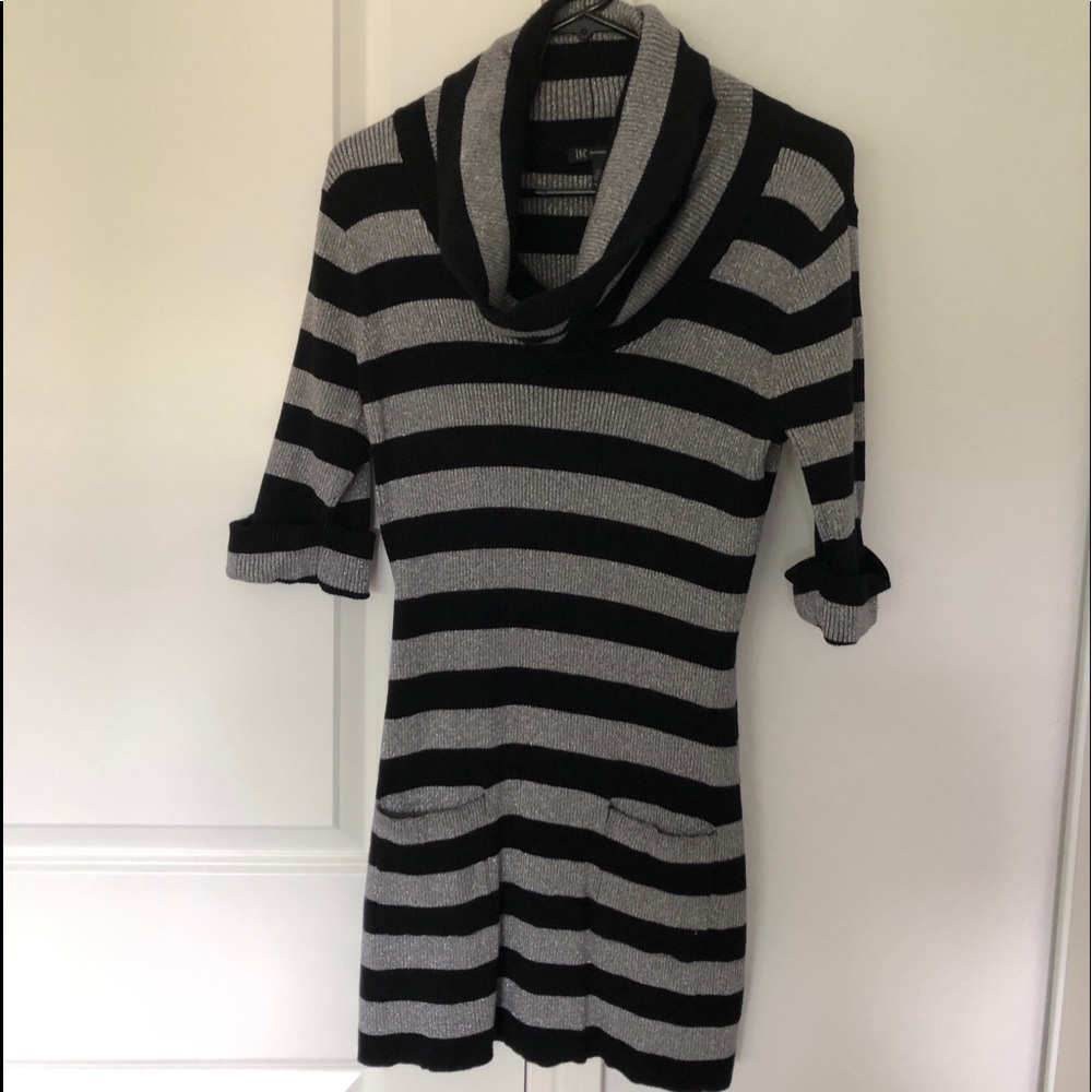 Black/silver mid length top